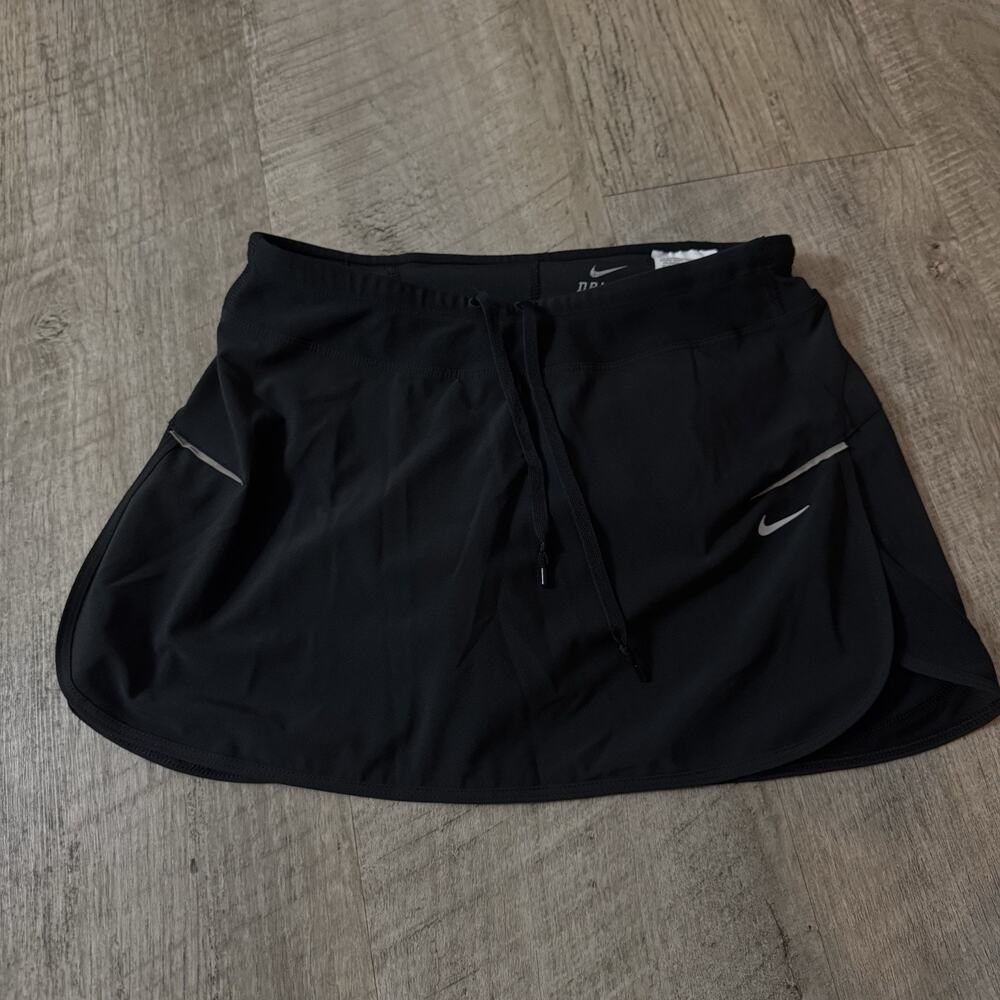 Nike Dri-FIT Womens XS Running Skort Black Athletic Tennis Golf Skirt Curved Hem